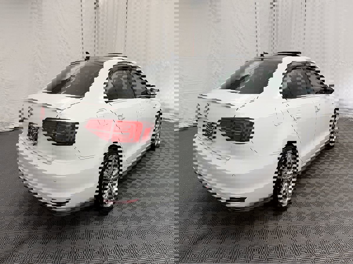 Used 2016 Volkswagen Jetta GLI SEL image 3