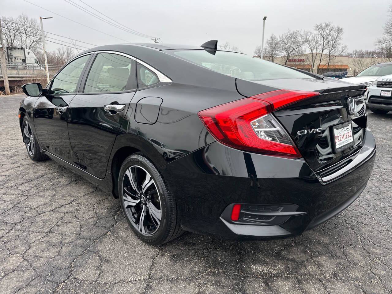 Used 2018 Honda Civic Touring image 3