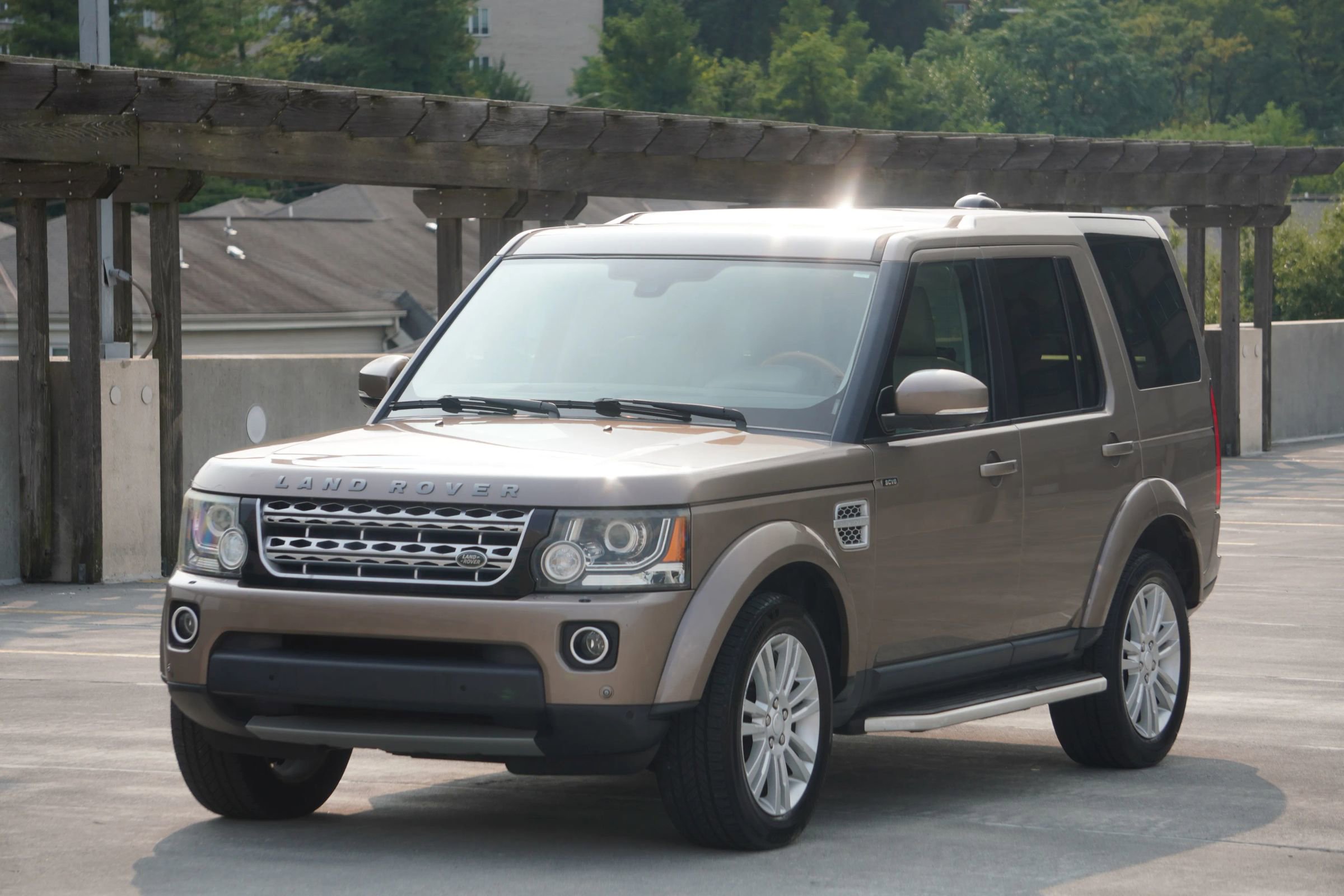 Used 2015 Land Rover LR4 HSE LUX image 37