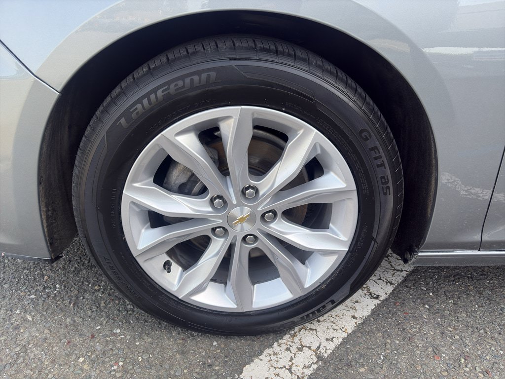 Used 2023 Chevrolet Malibu LT FWD image 2