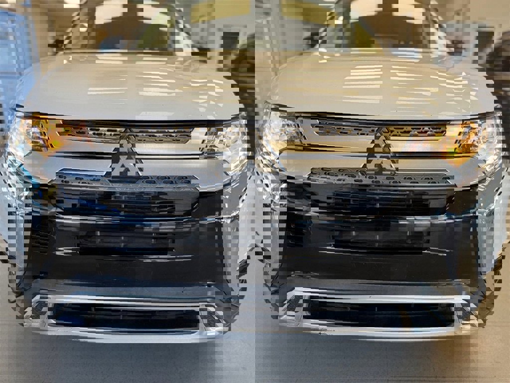 Used 2020 Mitsubishi Outlander ES image 52