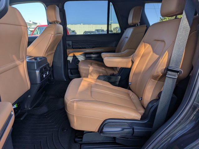 Used 2023 Ford Expedition Platinum AWD/4WD image 17