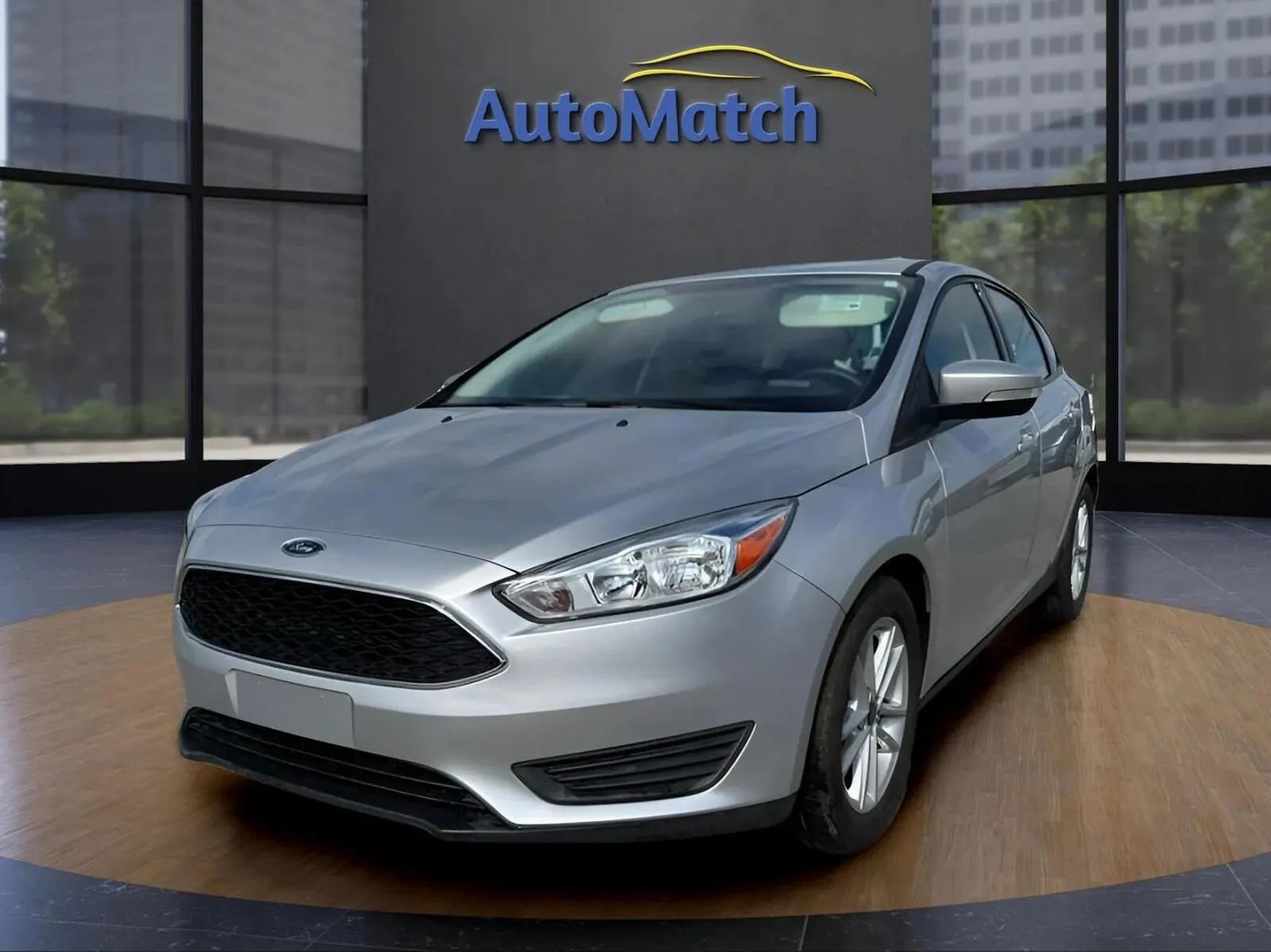 Used 2018 Ford Focus SE w/ Cold Weather Package FWD image 4