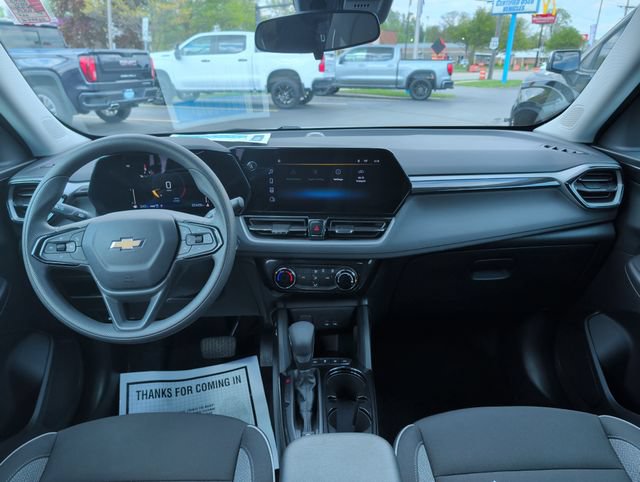 Used 2025 Chevrolet TrailBlazer LT AWD/4WD image 14