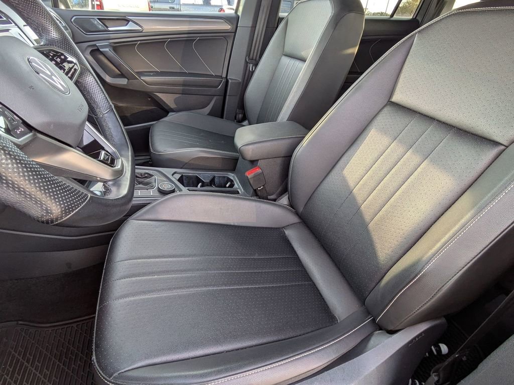 Used 2023 Volkswagen Tiguan SE R-Line image 13