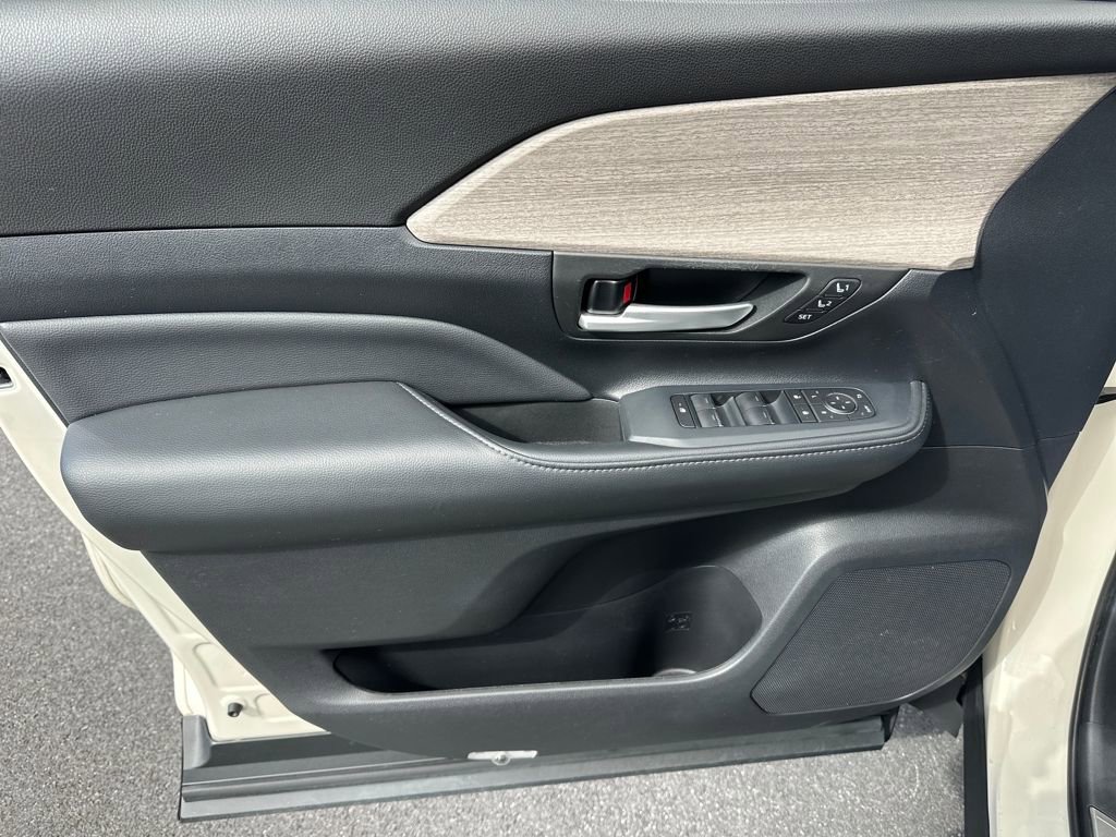 Used 2024 Toyota Grand Highlander Platinum image 14