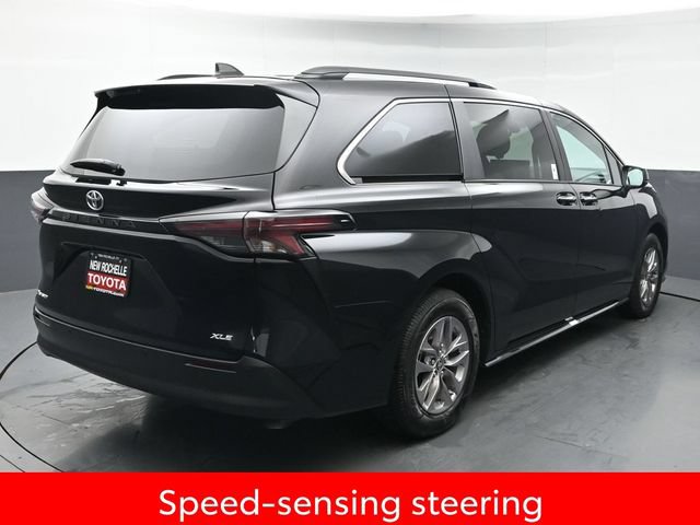 Used 2026 Toyota Sienna XLE AWD/4WD image 7