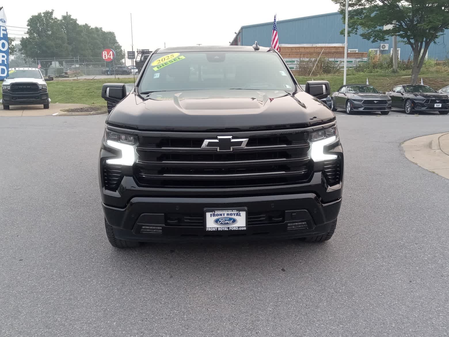 Used 2025 Chevrolet Silverado 1500 High Country w/ Midnight Edition AWD/4WD image 2