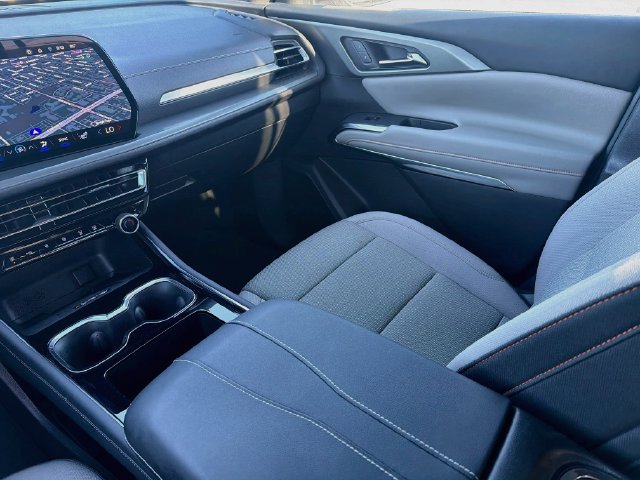 Used 2026 Chevrolet Traverse LT w/ Driver Confidence Package FWD image 24