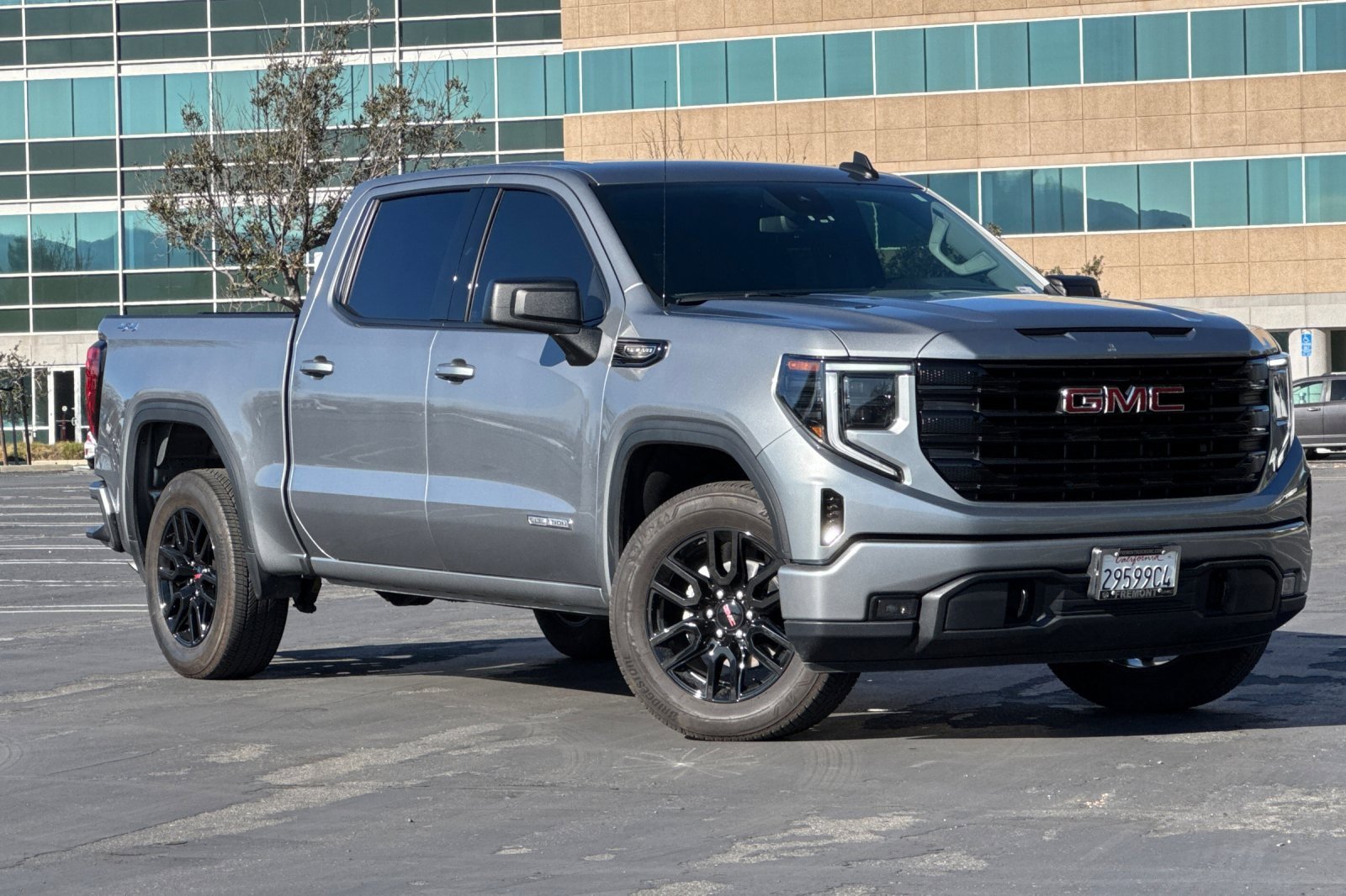 Used 2025 GMC Sierra 1500 Elevation image 2