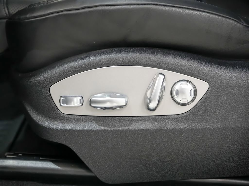 Certified 2025 Porsche Macan S image 24