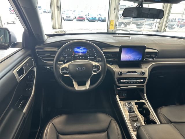 Used 2023 Ford Explorer XLT w/ Equipment Group 202A AWD/4WD image 2