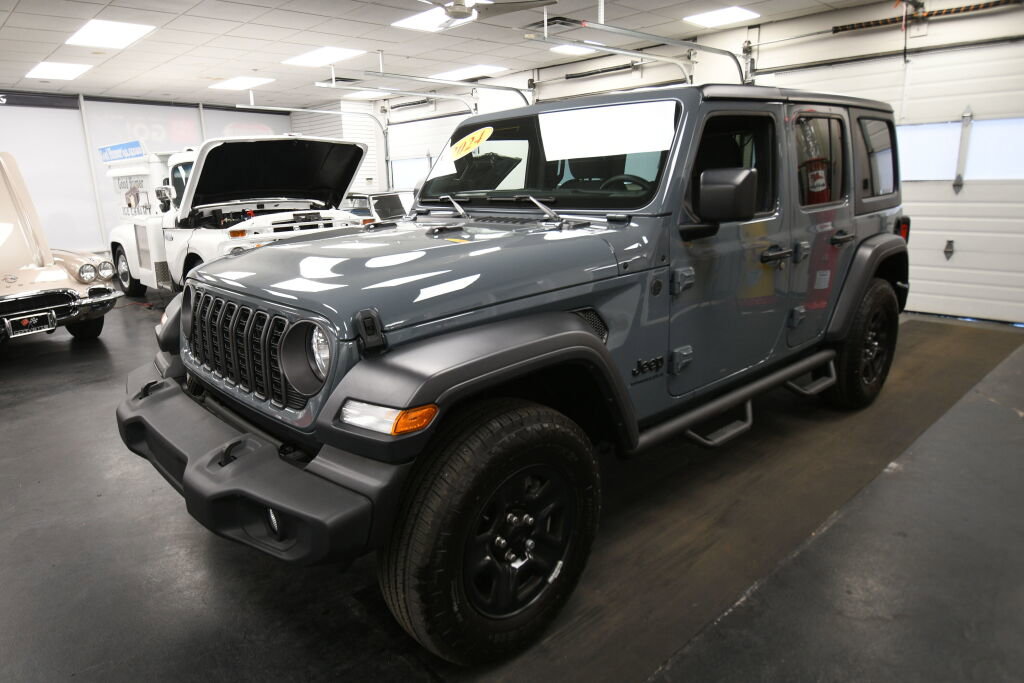 Used 2024 Jeep Wrangler Sport image 4