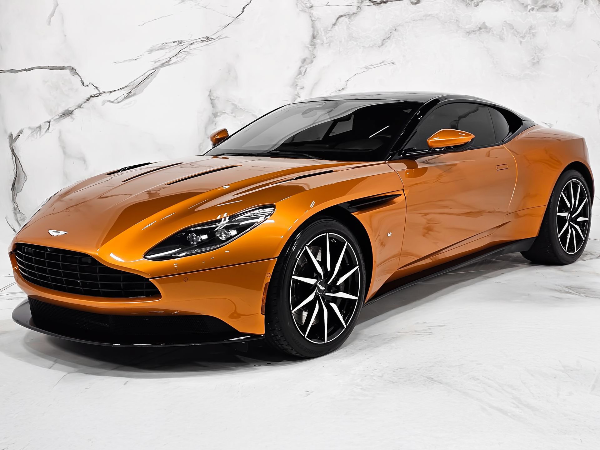 Used 2017 Aston Martin DB11 V12 RWD image 7