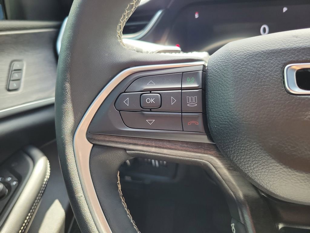 Used 2024 Jeep Grand Cherokee Limited w/ Black Appearance Package image 25