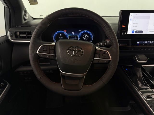 Used 2025 Toyota Sienna XSE w/ XSE Plus Package image 21