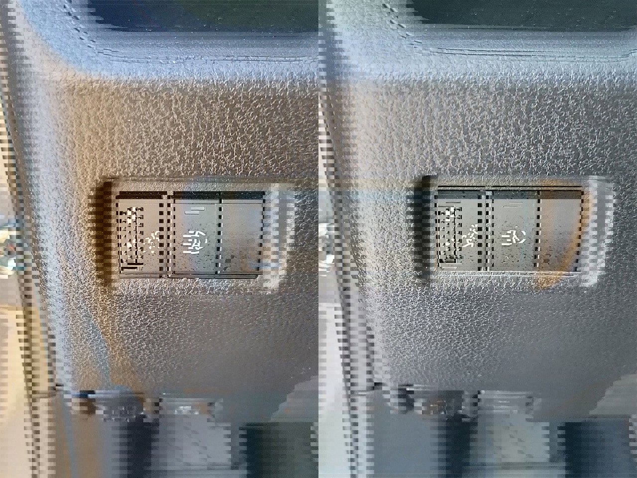 Used 2021 Toyota RAV4 LE image 29