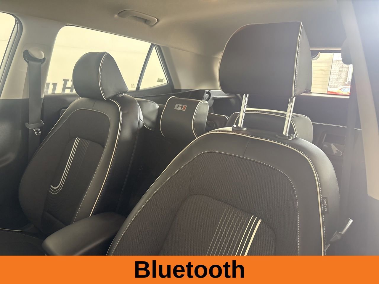 Used 2025 Hyundai Venue Limited image 9