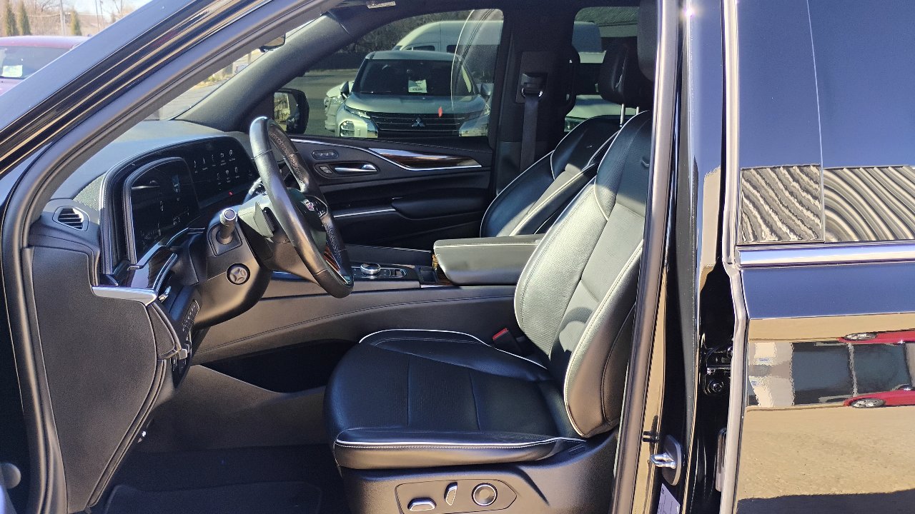 Used 2021 Cadillac Escalade ESV Premium Luxury w/ Driver Assist Tech Package AWD/4WD image 13