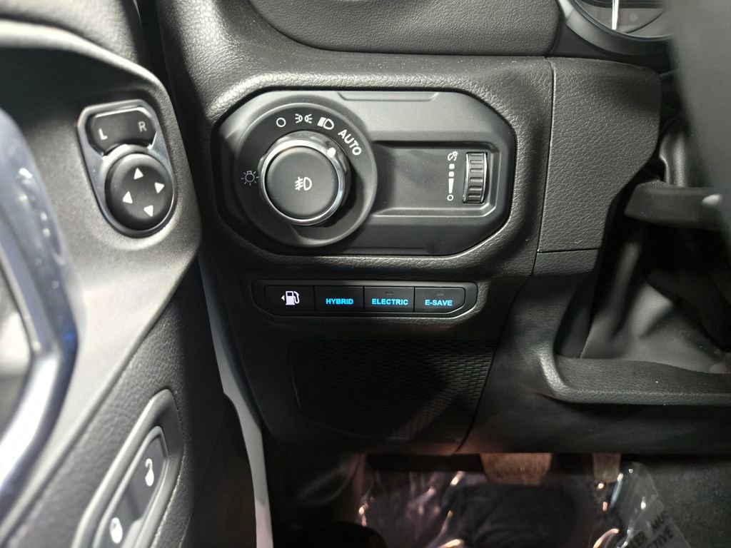 Used 2023 Jeep Wrangler Unlimited Sahara w/ Cold Weather Group AWD/4WD image 14