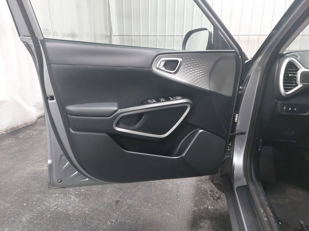 Used 2025 Kia Soul LX w/ LX Technology Package image 26