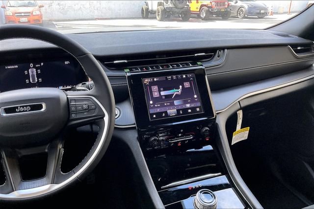 New 2026 Jeep Grand Cherokee Laredo image 5