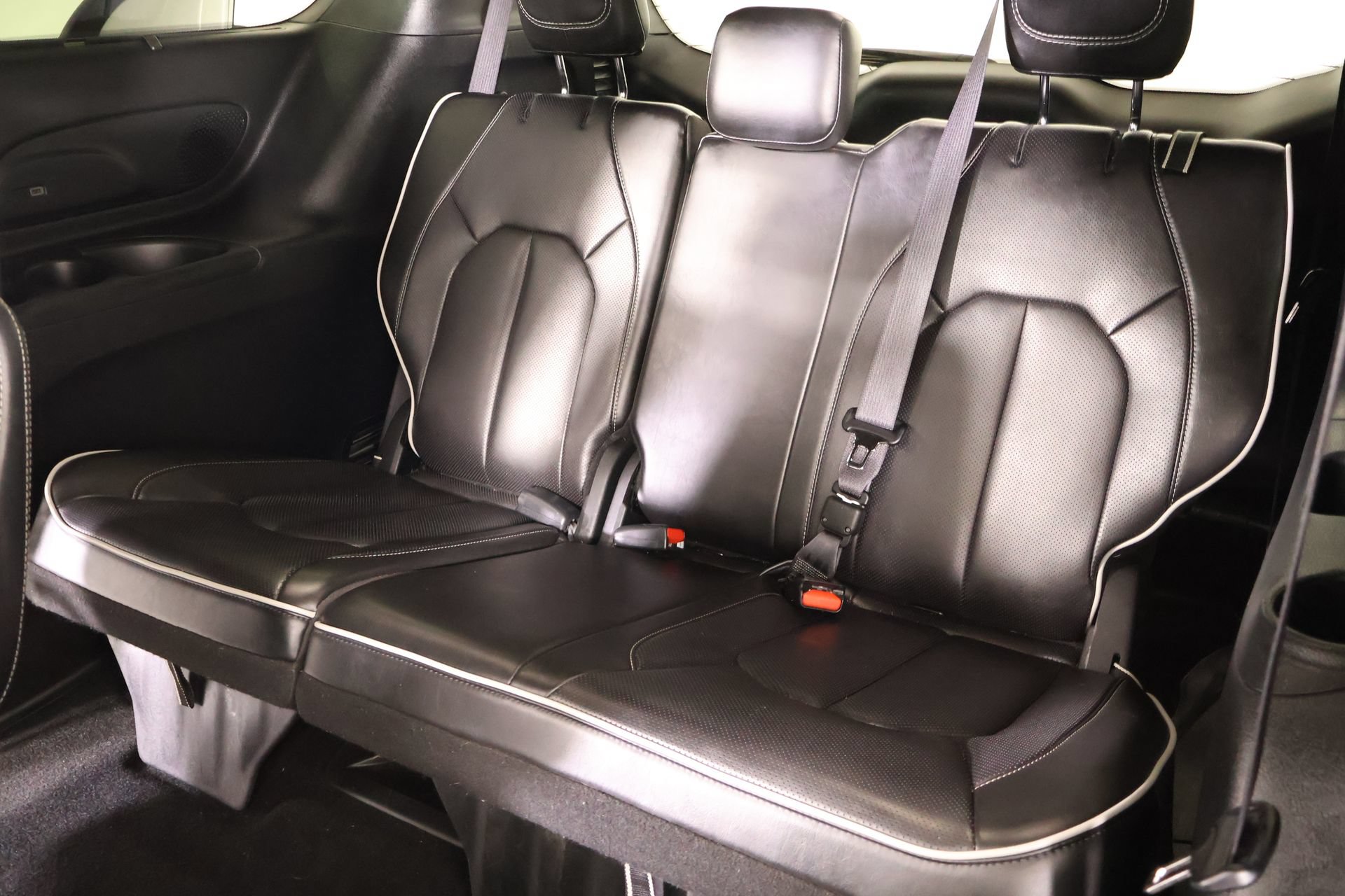 Used 2025 Chrysler Pacifica Limited FWD image 15