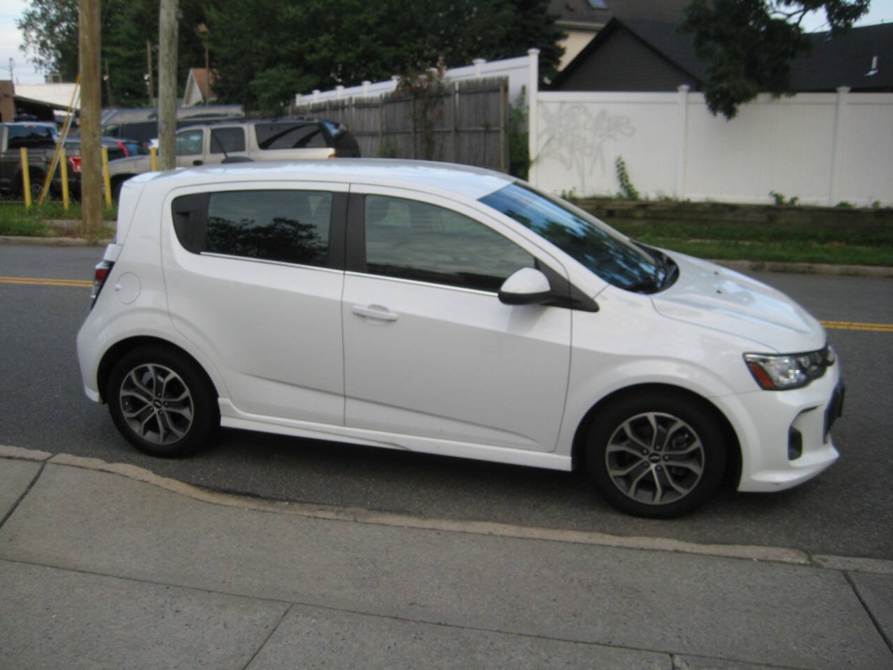 Used 2019 Chevrolet Sonic LT FWD image 4