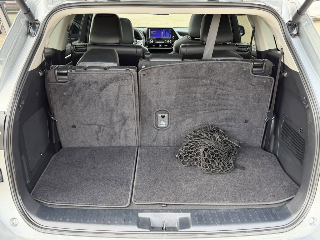 Used 2024 Toyota Highlander Platinum FWD image 31