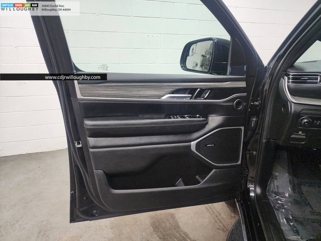 Used 2024 Jeep Wagoneer Series II AWD/4WD image 9