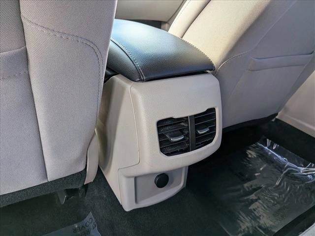 Used 2017 Ford Fusion SE w/ Fusion SE Technology Package image 16