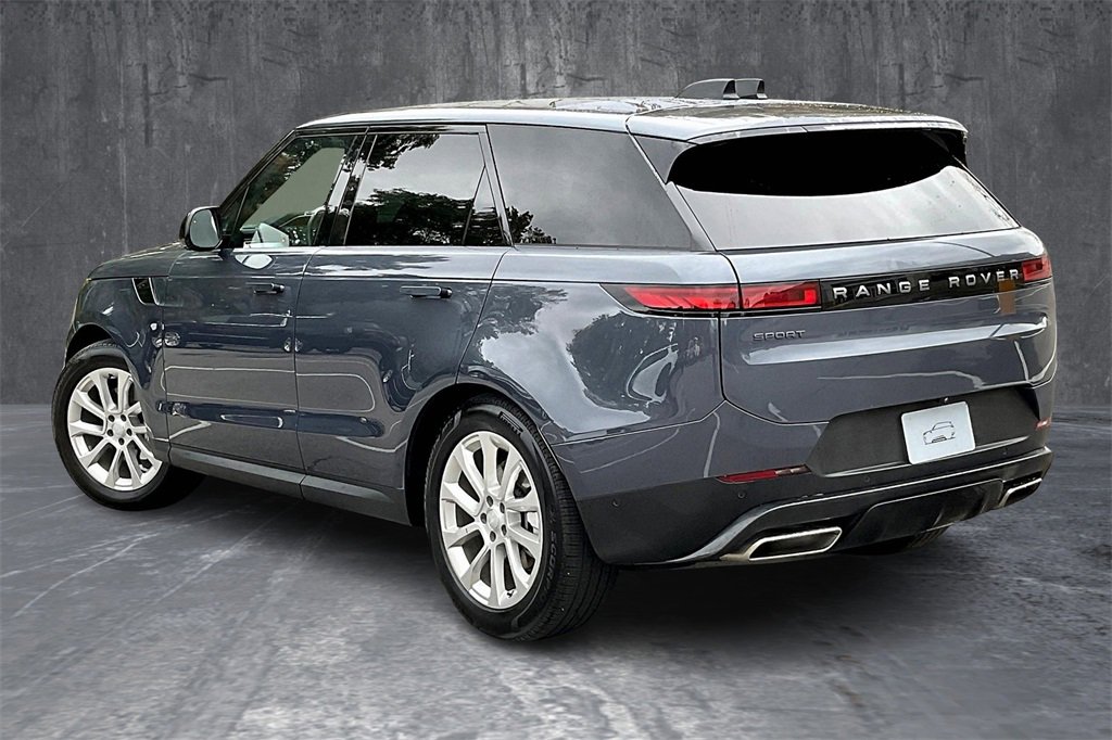 Used 2025 Land Rover Range Rover Sport image 4