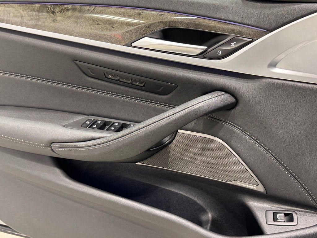Used 2023 BMW 540i xDrive w/ Premium Package image 18