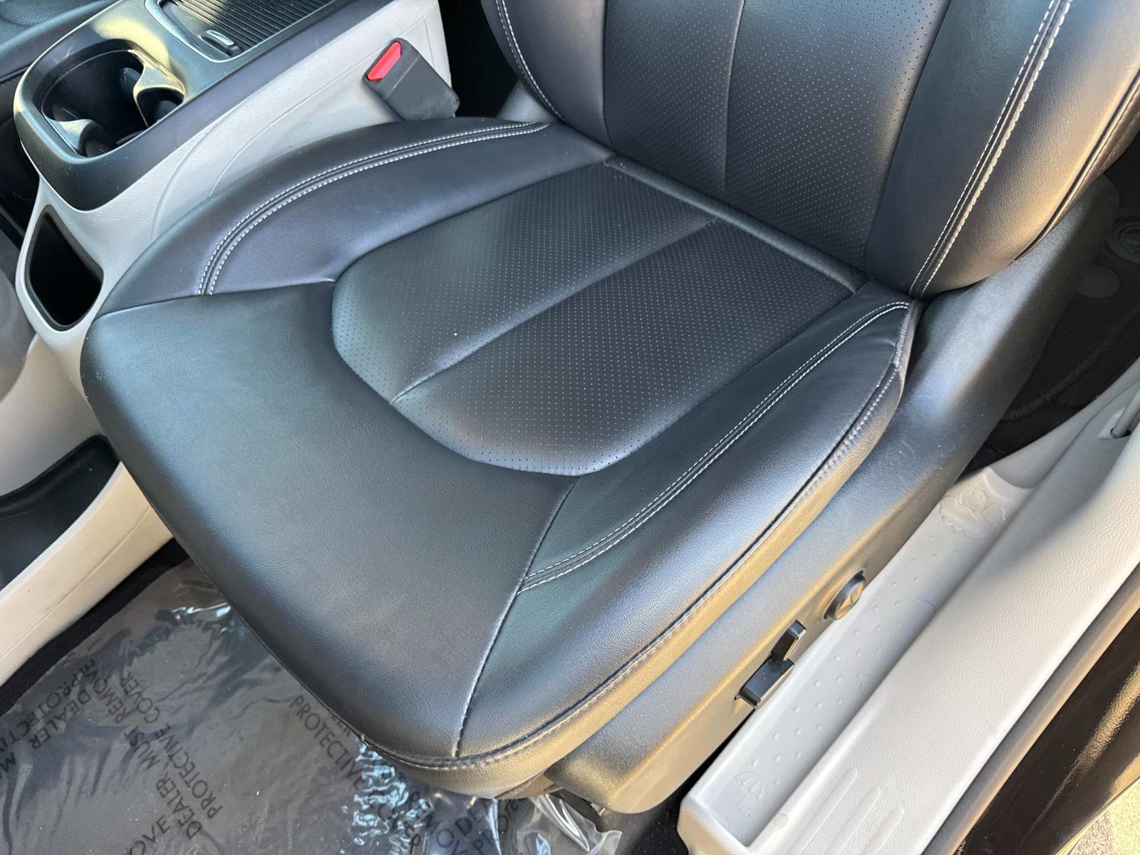 Used 2024 Chrysler Pacifica Touring-L image 19