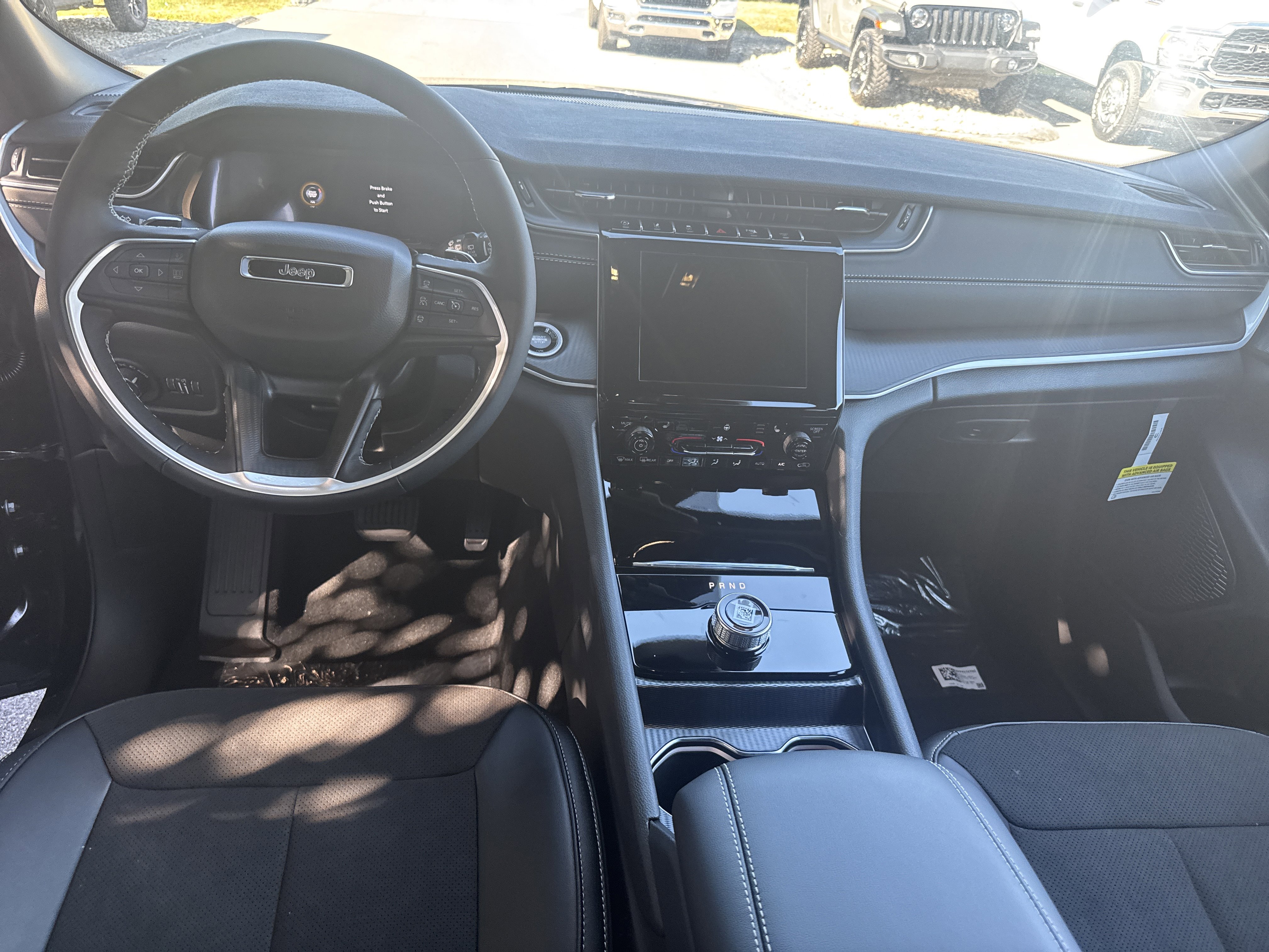 New 2025 Jeep Grand Cherokee L Altitude image 15