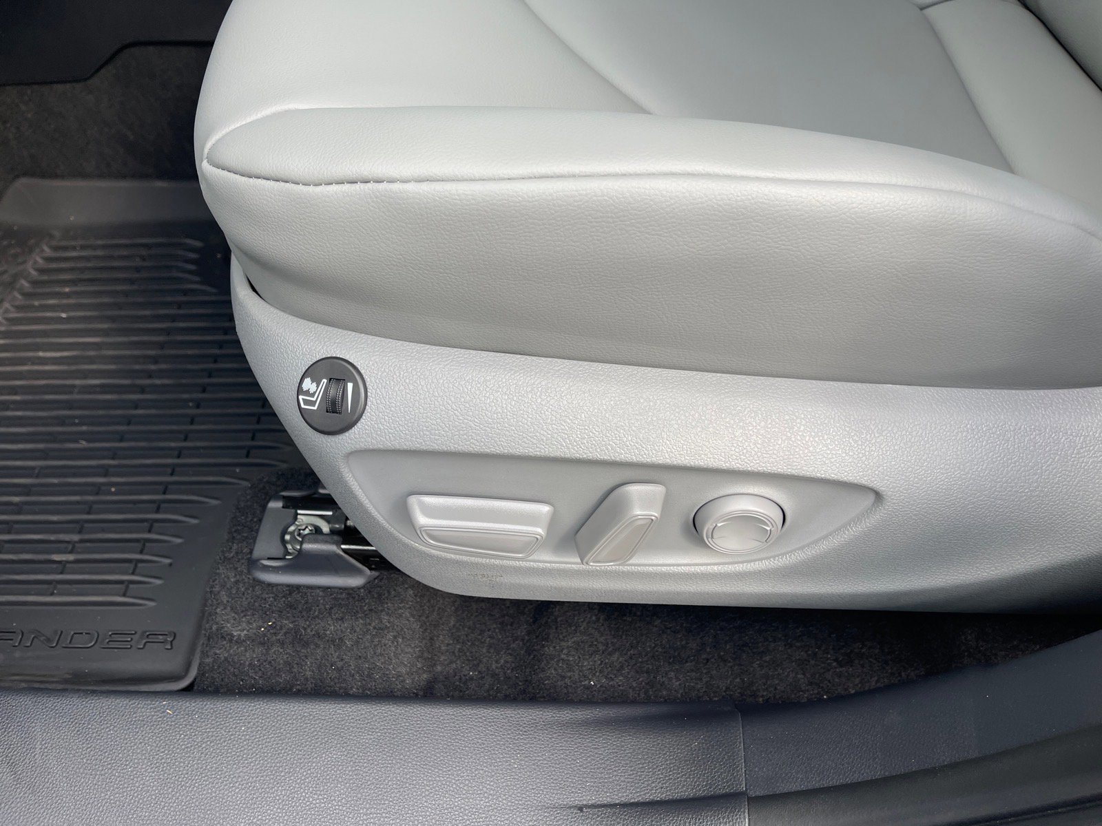 New 2026 Toyota Highlander XLE image 8