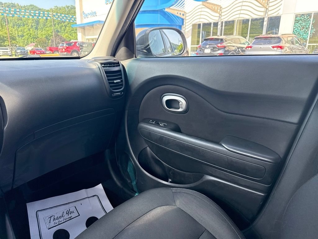 Used 2018 Kia Soul + FWD image 14
