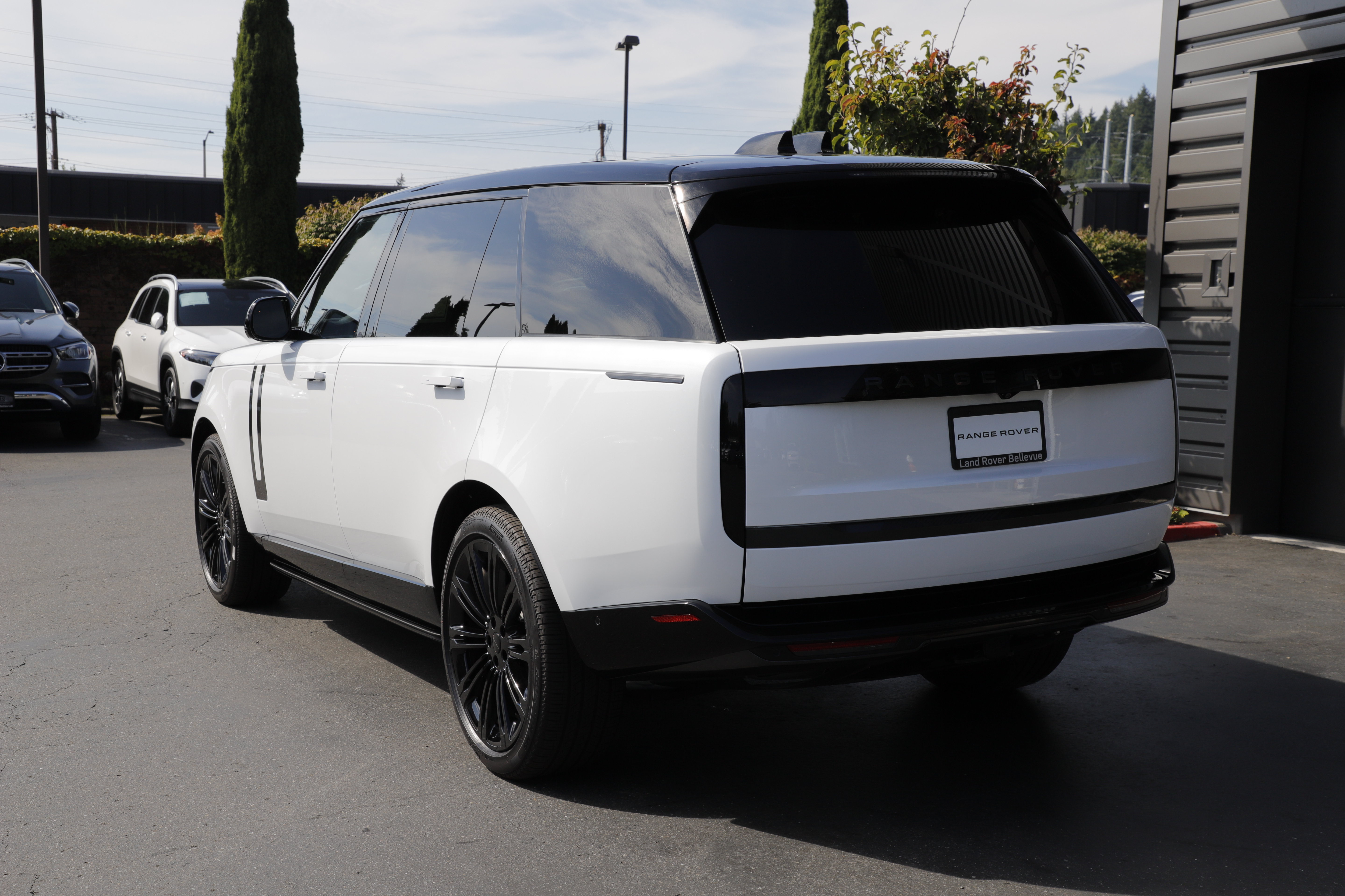 New 2026 Land Rover Range Rover Long Wheelbase SE AWD/4WD image 6