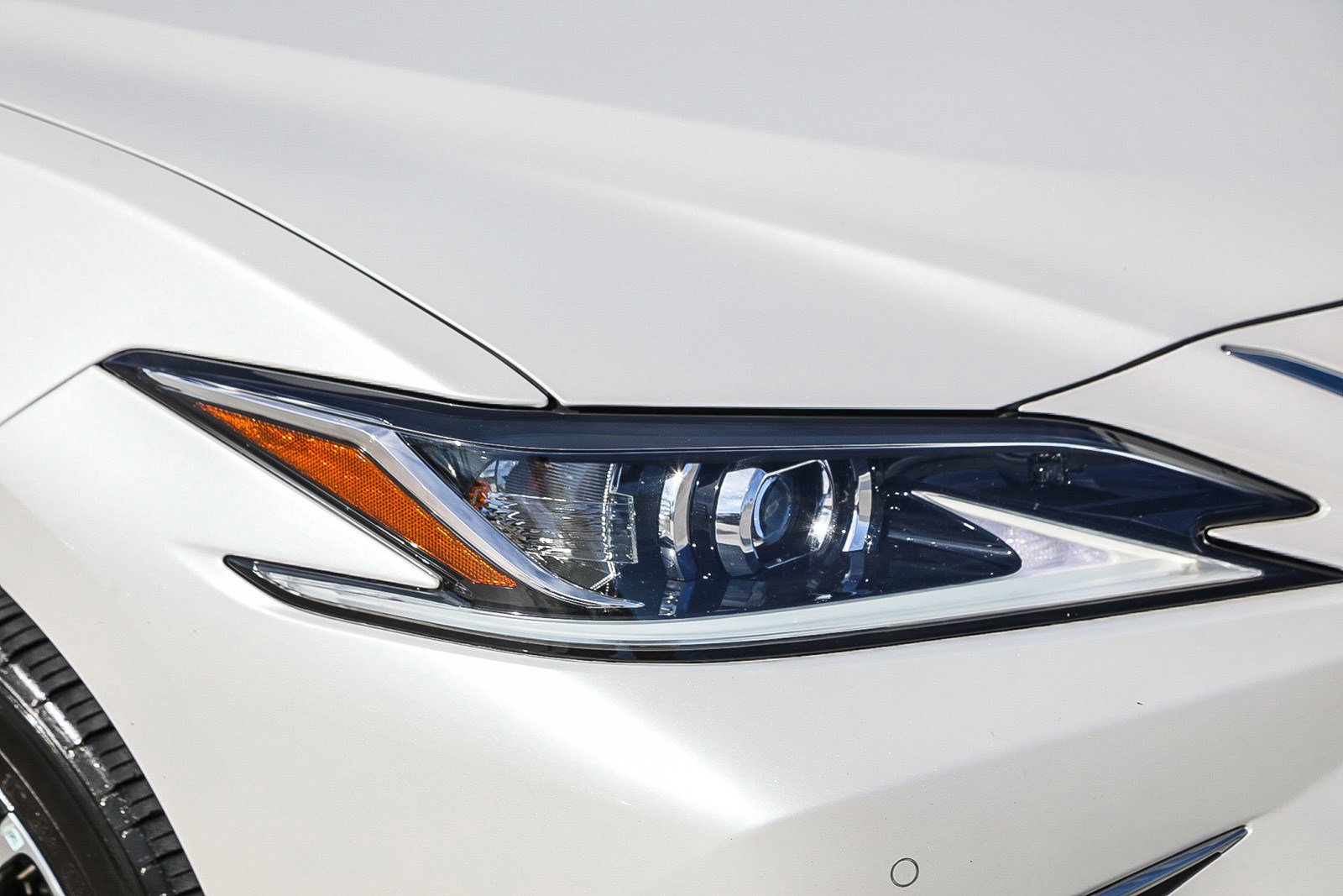 Used 2024 Lexus ES 350 w/ Premium Package image 8