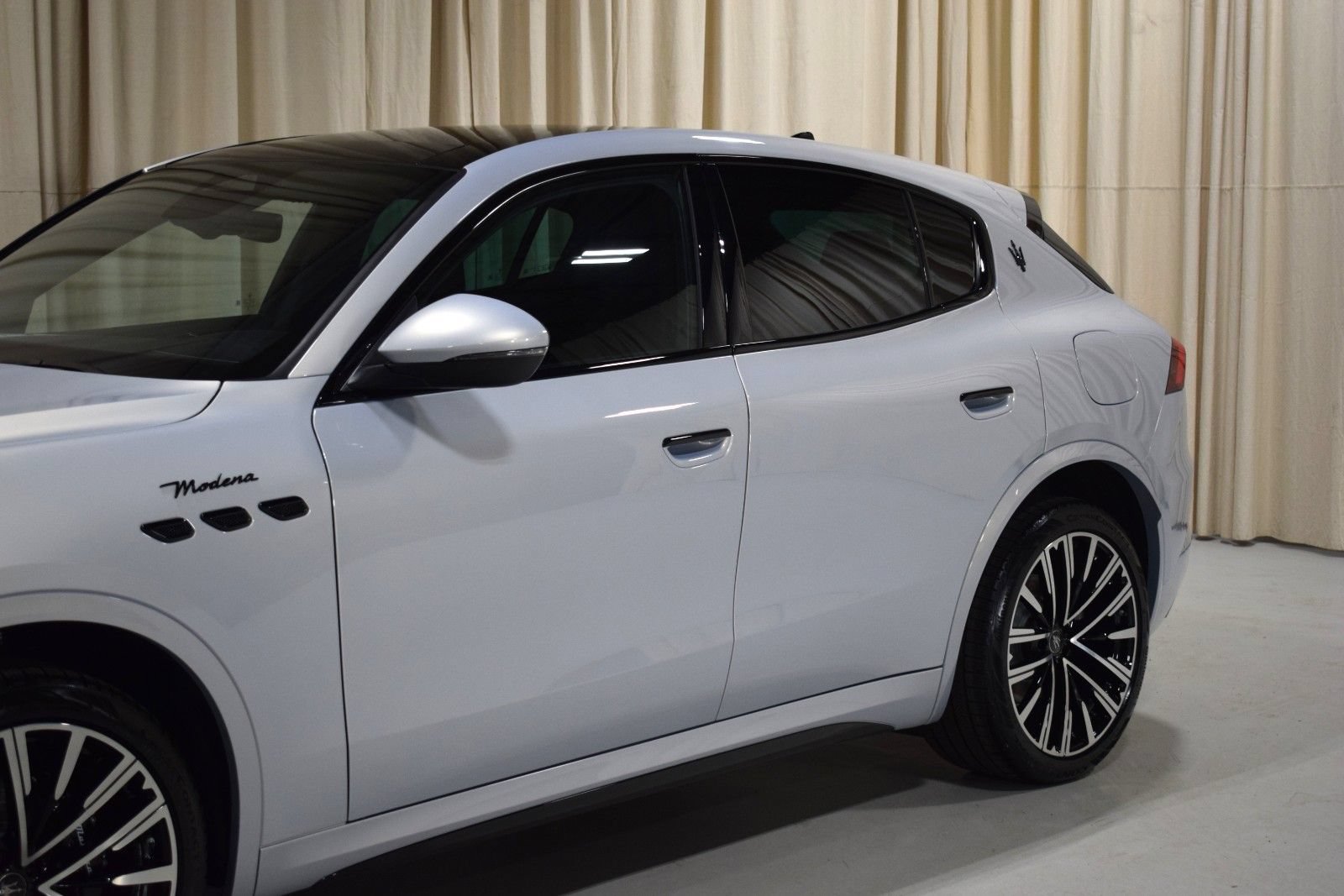 Used 2025 Maserati Grecale Modena AWD/4WD image 2