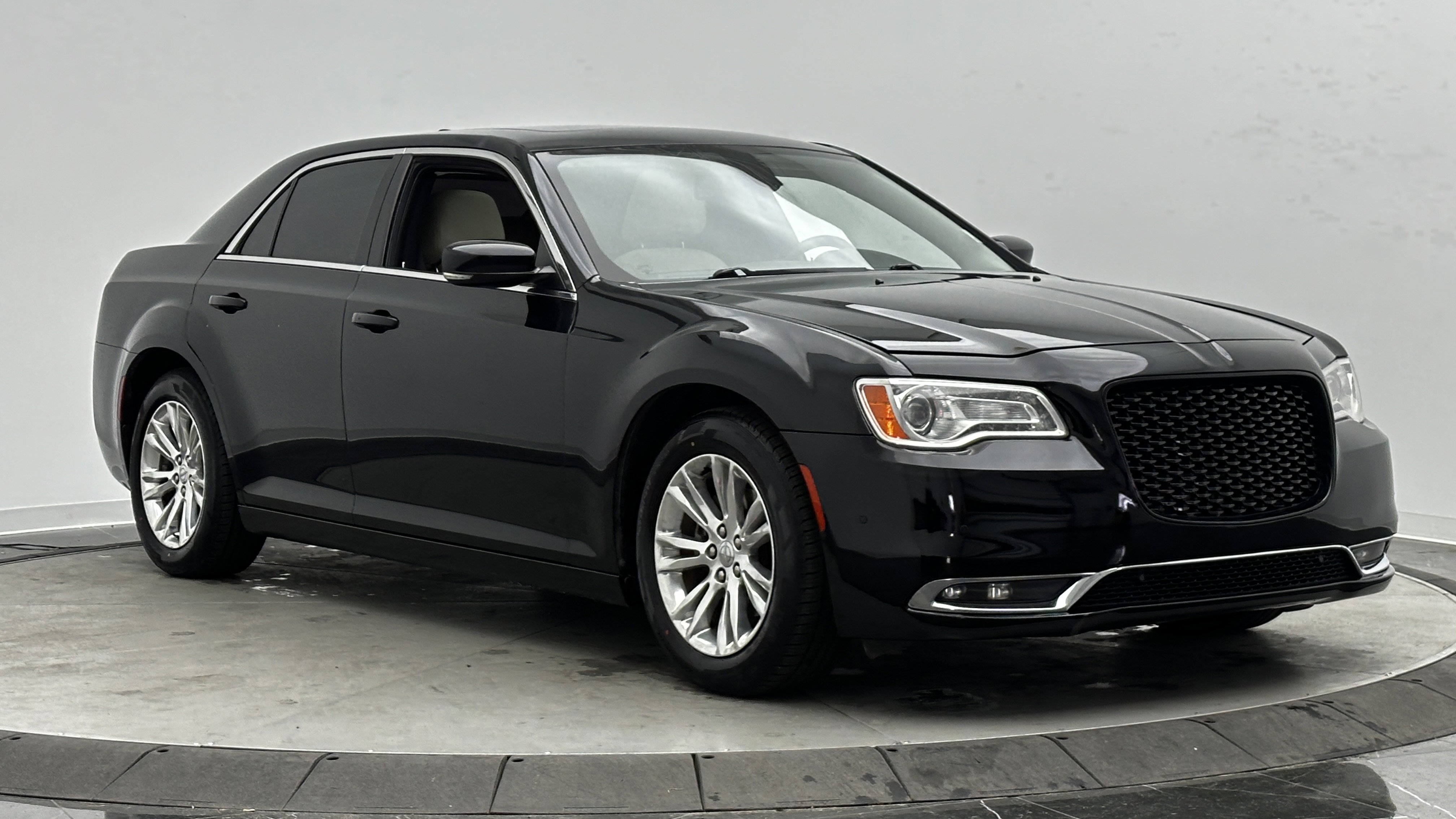 Used 2021 Chrysler 300 Touring L w/ Popular Equipment Group image 3