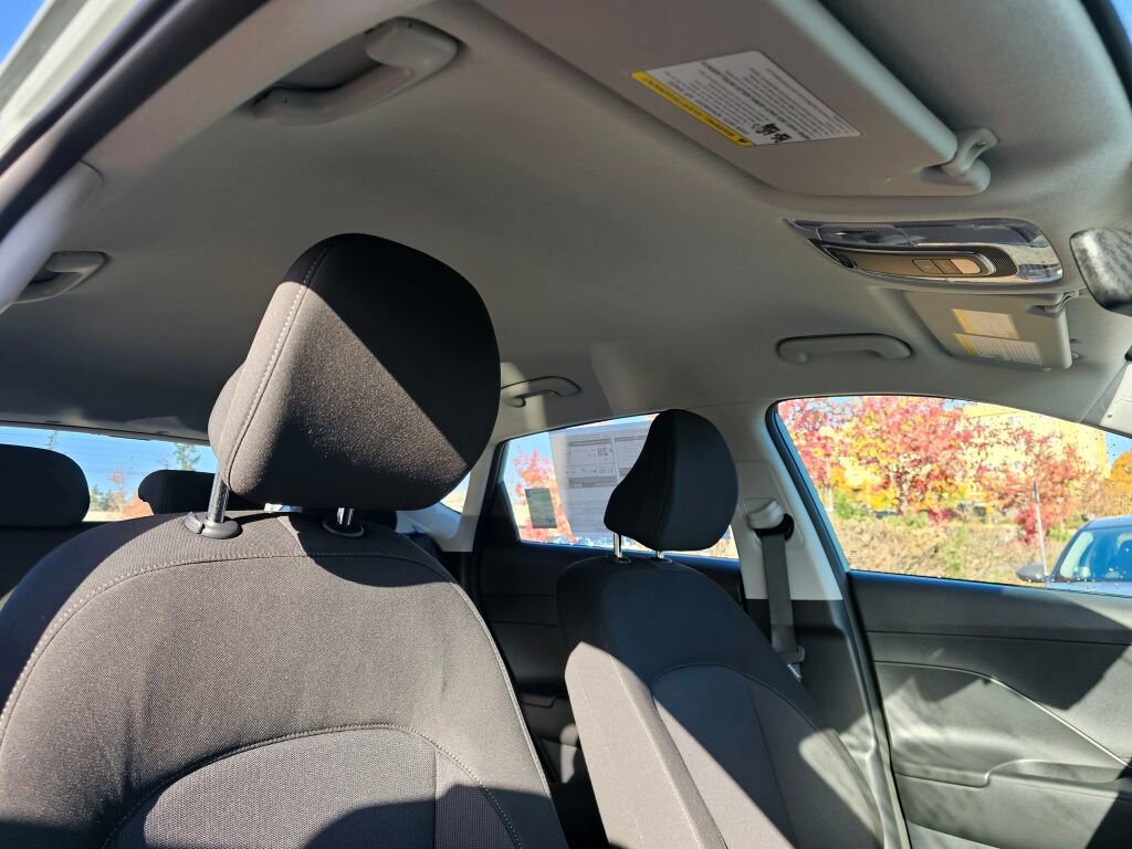 New 2026 Hyundai Kona SE image 11