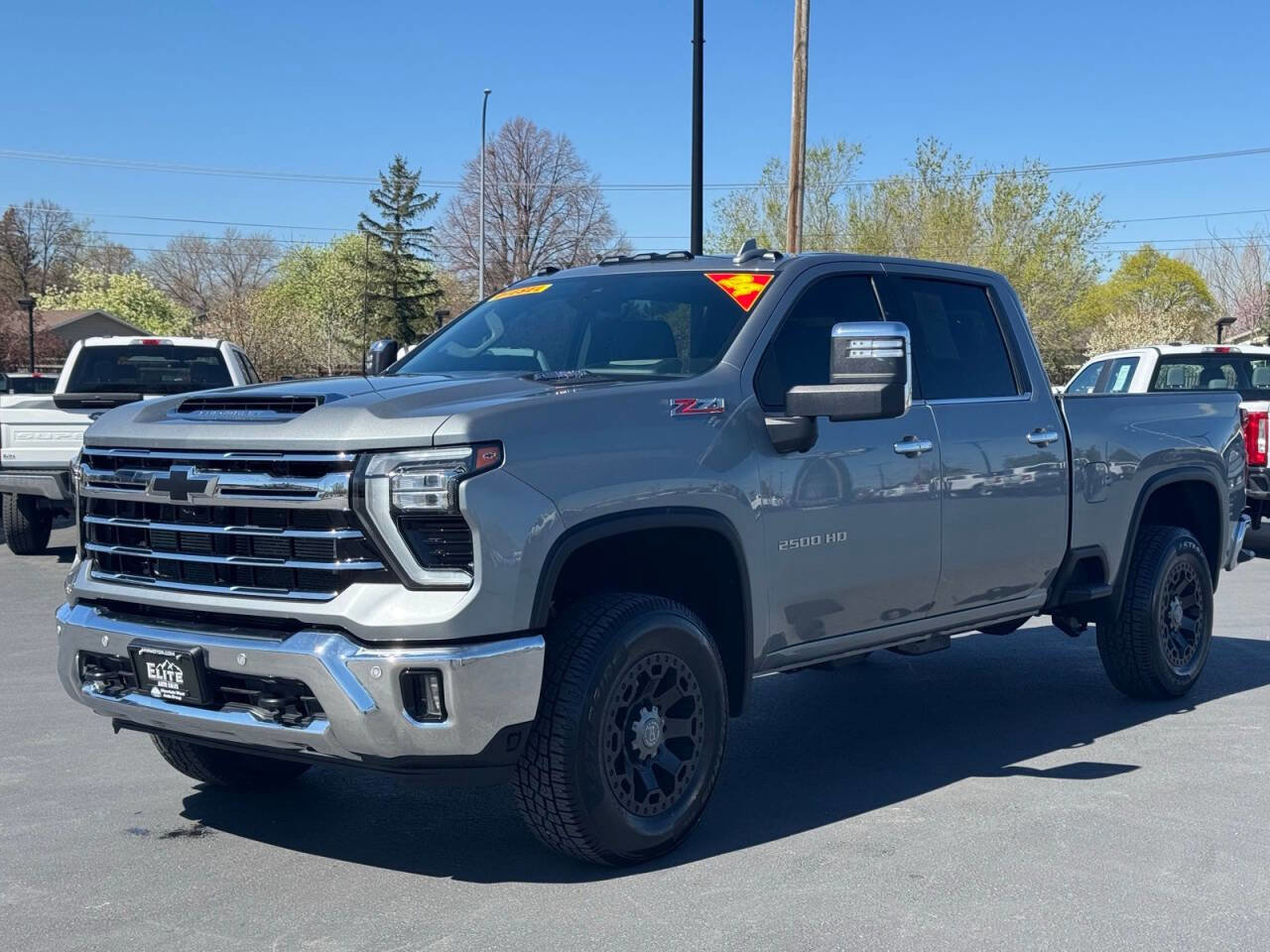 Used 2024 Chevrolet Silverado 2500 LTZ w/ LTZ Premium Package AWD/4WD image 3