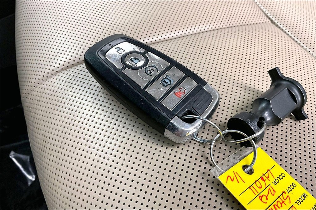 Used 2022 Lincoln Corsair FWD w/ Premium Package image 11