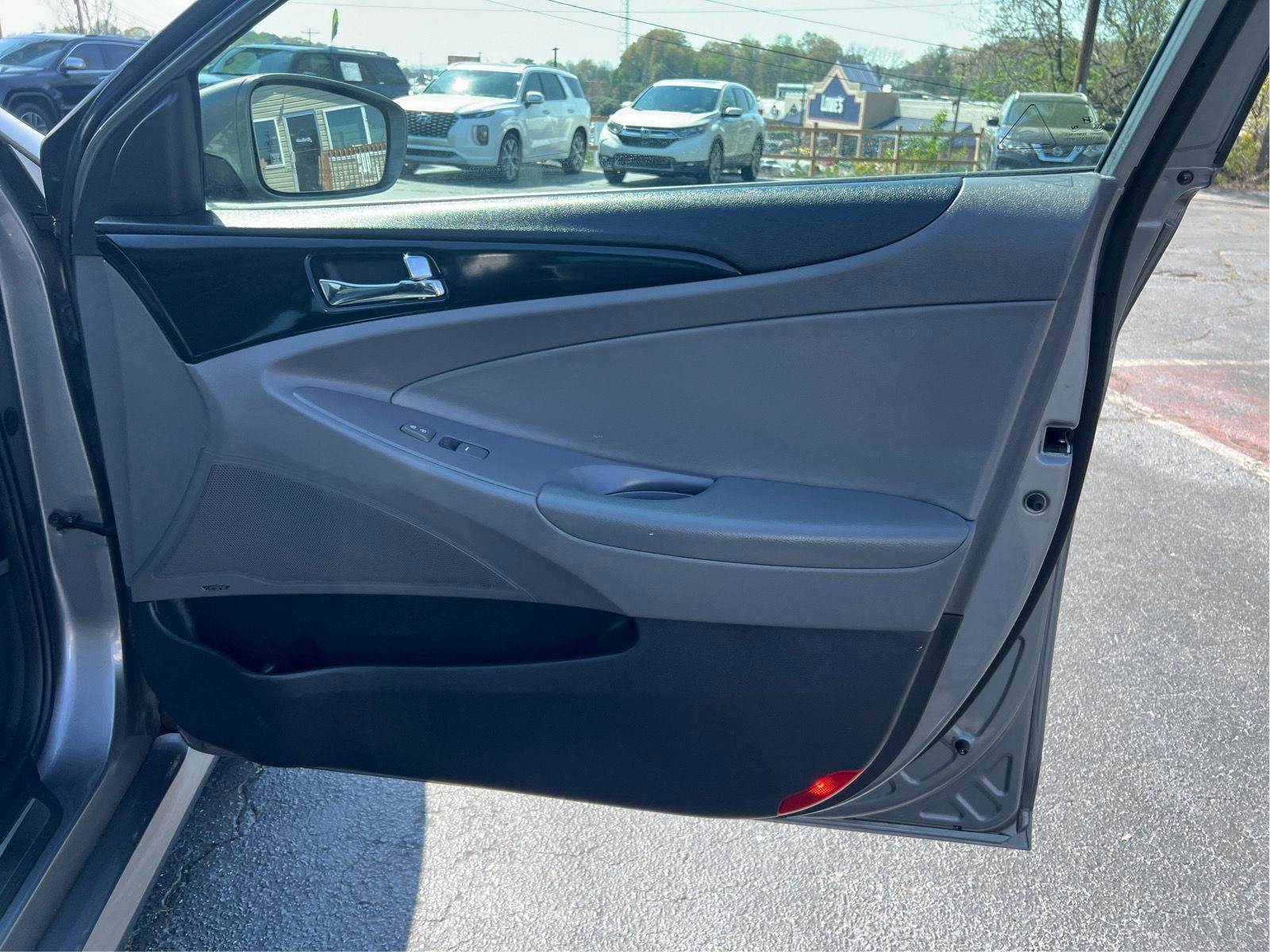 Used 2014 Hyundai Sonata Limited w/ Technology Package 05 FWD image 18
