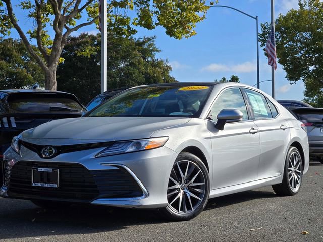Used 2022 Toyota Camry XLE image 2