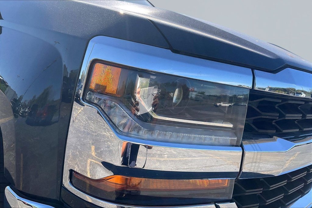 Used 2018 Chevrolet Silverado 1500 LT w/ All Star Edition AWD/4WD image 35