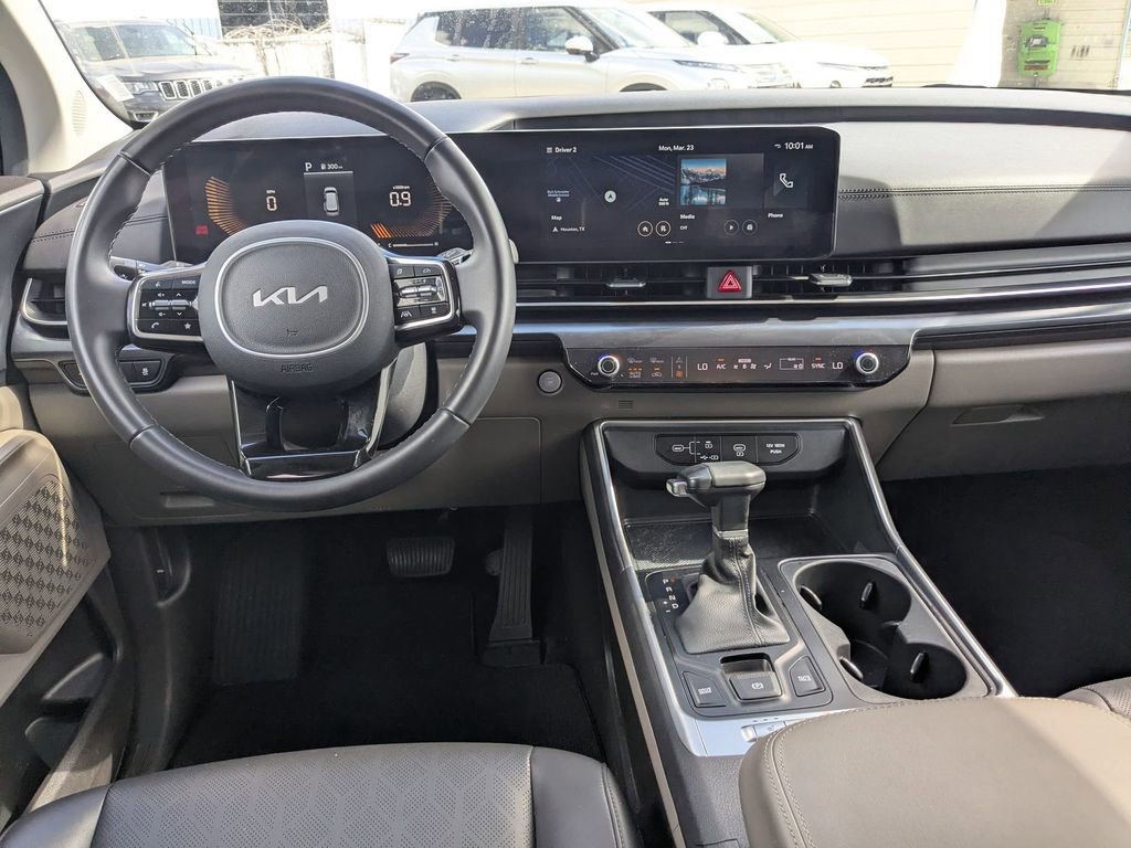 Used 2025 Kia Carnival image 23