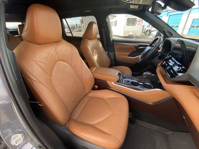 Certified 2021 Toyota Highlander Platinum image 26