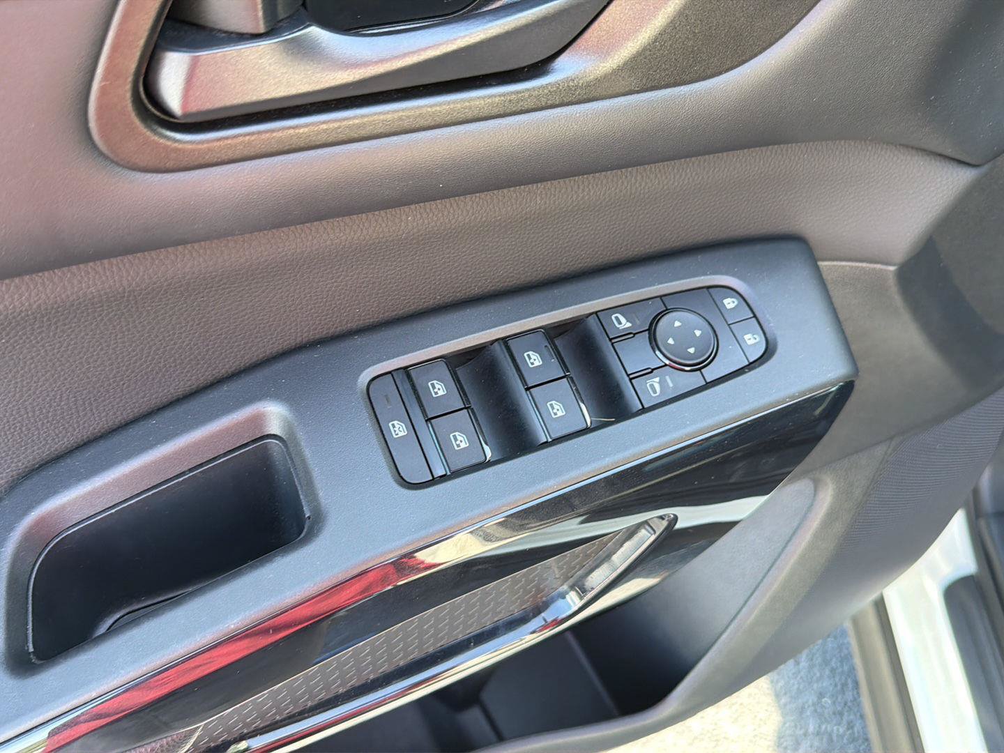 Used 2024 Nissan Pathfinder S FWD image 32
